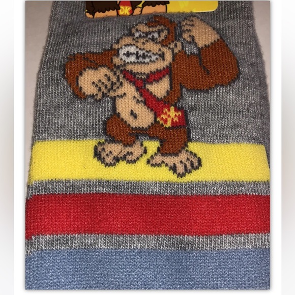 Donkey Kong Crew Socks 1 Pair Men 6.5-12 Gray Yellow Gamer Nintendo 8 Bit Mario - Picture 2 of 10